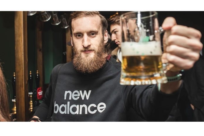 New Balance y Strava abren un bar donde puedes pagar con kilómetros tu cerveza