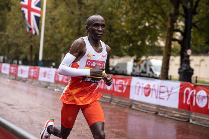 Eliud Kipchoge después del Maratón de Londres 2020