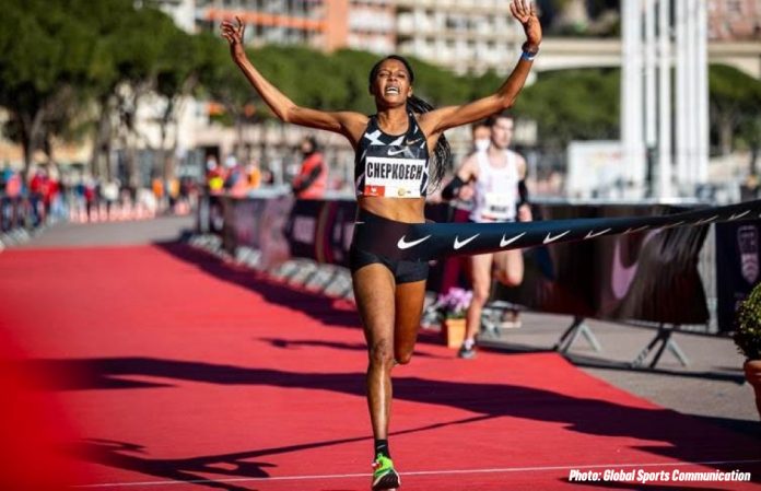 Beatrice Chepkoech consigue el récord del mundo en los 5k